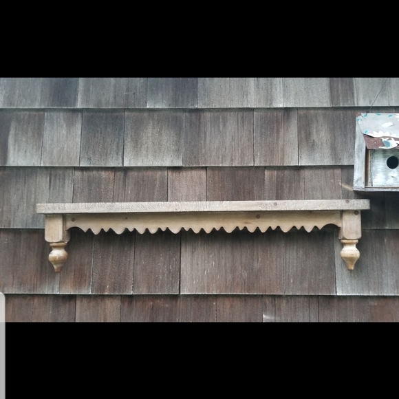 Distressed white washed rustic farmhouse country scalloped edge thin wall shelf - Picture 4 of 12